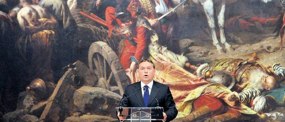 Nationalstolz: Ministerpräsident Victor Orban eröffnet eine Kunstausstellung mit 15 Bildern zu Ehren der neuen Verfassung in der ungarischen Nationalgalerie in Budapest.