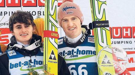 Jetzt sind wir dran. Das deutsche Duo Richard Freitag (l.) und Severin Freund stand schon beim Weltcup in Harrachov gemeinsam auf dem Siegerpodest. Foto: AFP