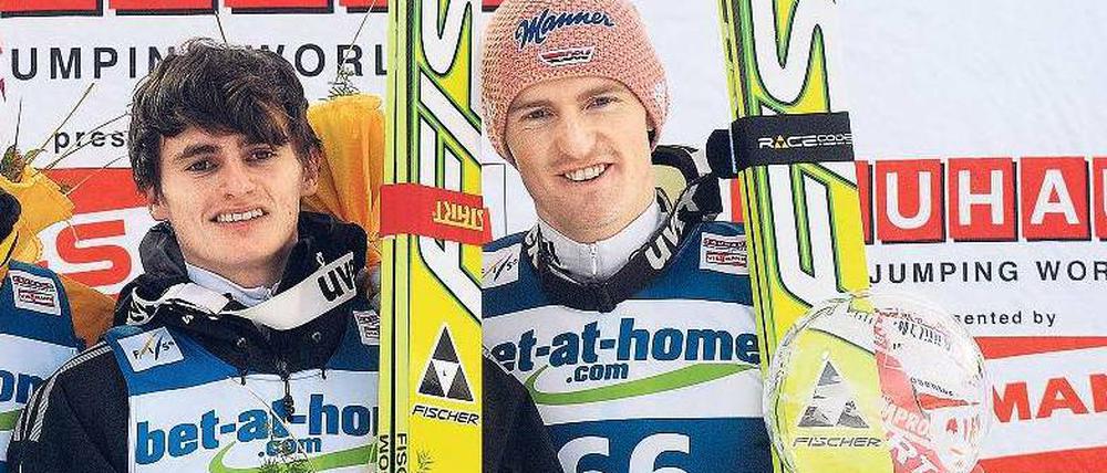 Jetzt sind wir dran. Das deutsche Duo Richard Freitag (l.) und Severin Freund stand schon beim Weltcup in Harrachov gemeinsam auf dem Siegerpodest. Foto: AFP