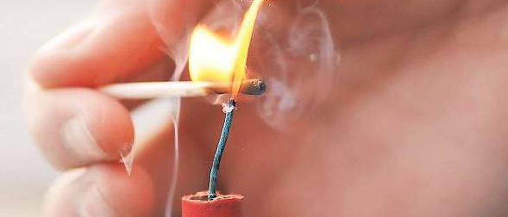 Knaller oder Flop. Die Meinungen der Geldanlage-Profis über den Verlauf des Jahres 2012 gehen weit auseinander. Für den Dax werden im Schnitt 6860 Punkte erwartet. Foto: pa/dpa