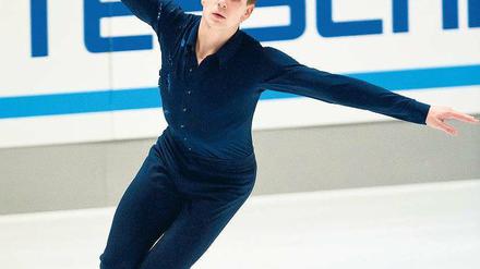 Ästhetischer Anblick. Der Deutsche Eiskunstlauf-Meister Peter Liebers aus Berlin hat sich vor allem in der Ausstrahlung enorm verbessert. Vor allem in Kanada hat der 23-Jährige wertvolle Erfahrungen gesammelt. 