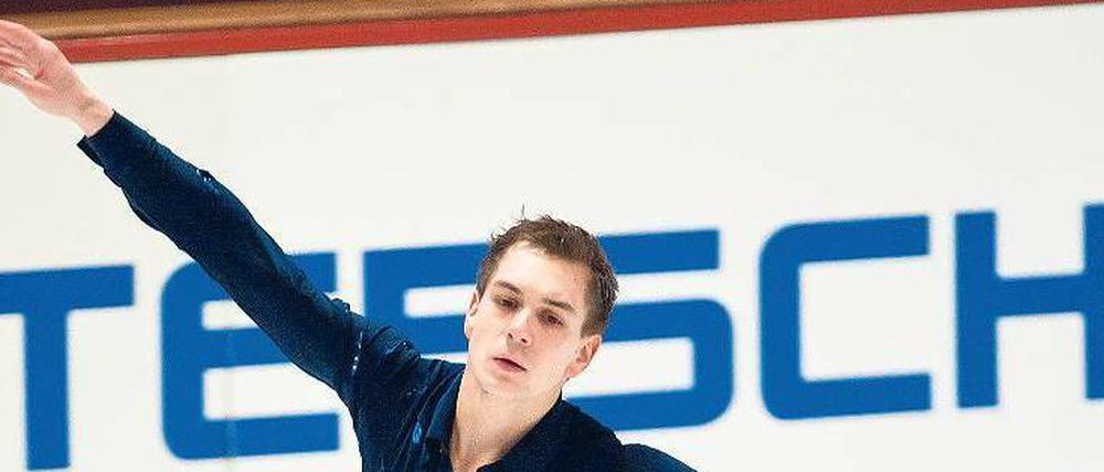 Ästhetischer Anblick. Der Deutsche Eiskunstlauf-Meister Peter Liebers aus Berlin hat sich vor allem in der Ausstrahlung enorm verbessert. Vor allem in Kanada hat der 23-Jährige wertvolle Erfahrungen gesammelt.