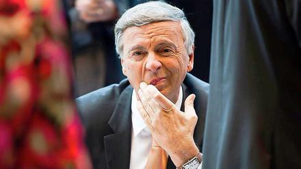 Bosbach bekräftigte, gerade bei den Ermittlungen im Fall NSU wäre die Vorratsdatenspeicherung von „überragender Bedeutung“ gewesen.