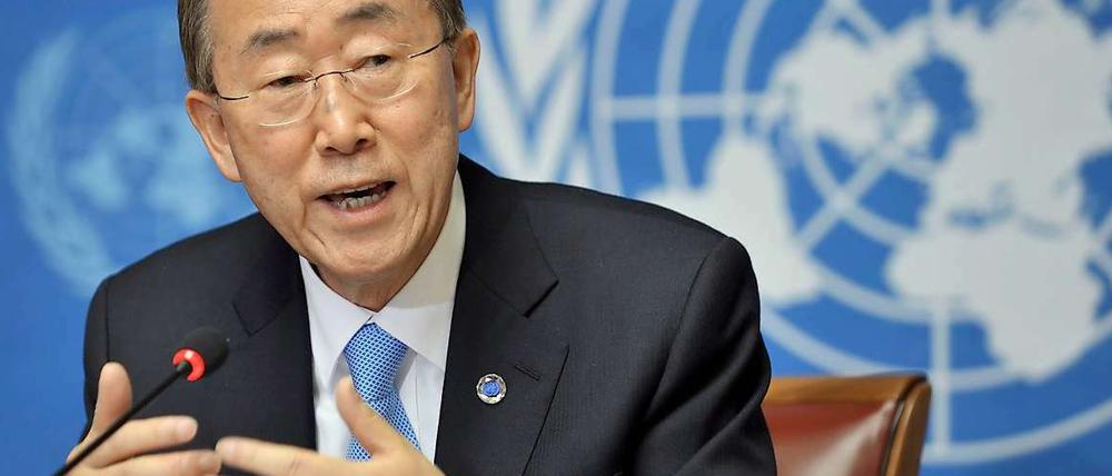 UN-Generalsekretär Ban Ki Moon hat die Gewalttaten als „inakzeptabel“ verurteilt und zu einem umfassenden politischen Wandel in Syrien aufgerufen.
