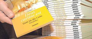 „Gott ist die Liebe“ bietet der Weltbild-Verlag an – aber auch Titel wie das „Schlampen-Internet“. Das behagt der Kirche nicht. Foto: dpa