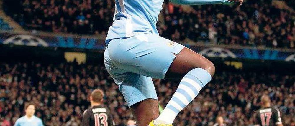 Zu kurz gesprungen. Der 2:0-Sieg, hier freut sich Yaya Touré über sein Tor, brachte Manchester City letztlich gar nichts.Foto: Reuters