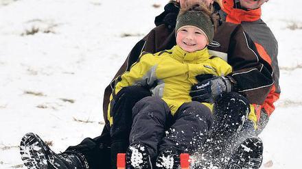 Gemeinsam im Freien. Zeit sollen Eltern für sie haben, wünschen sich Kinder. Foto: ddp