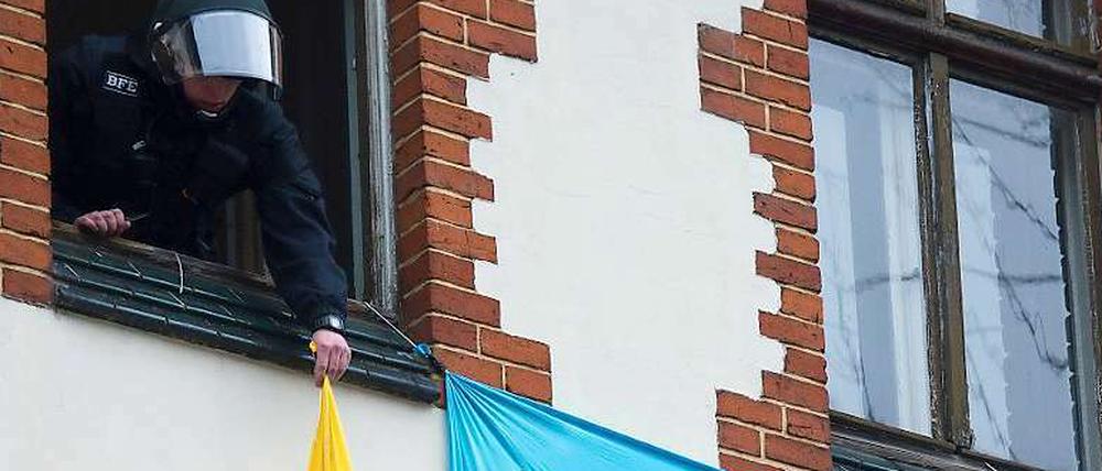 Hausräumung: Die Besetzer wollten mit der Aktion nach eigenen Angaben gegen die nach ihrer Meinung zu hohen Mieten und zu wenig bezahlbaren Wohnungen in der Landeshauptstadt protestieren.