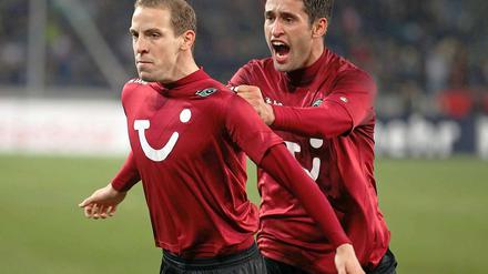 Jan Schlaudraff (l.) erzielte ein herrliches Tor zum 1:1-Ausgleich.