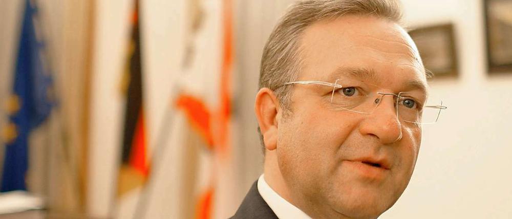 Hart aber angemessen bewertet Innensenator Frank Henkel (CDU) das Urteil gegen die U-Bahn-Schläger.