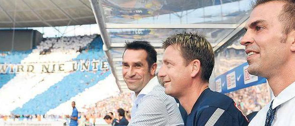 Zwischen den Fronten. Rainer Widmayer (M.), ein Vertrauter Markus Babbels (r.), erhält nun Anweisungen von Michael Preetz.