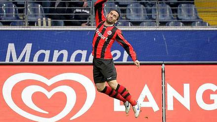 Der ehemalige Herhaner Theofanis Gekas erzielte beim 2:0-Sieg gegen den KSC beide Treffer.