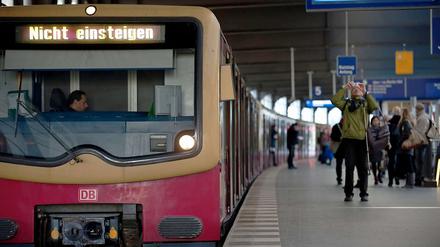 Nicht einsteigen! Wer wichtige Termine einhalten will, sollte besser nicht die S-Bahn benutzen.