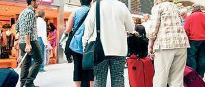 Trubel in Tegel. Fluggäste können wenig gegen Fehlverhalten der Airlines tun.Foto: dapd