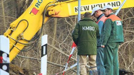 Gefährliche Arbeit. In Neuhausen wird Munition geborgen. Foto: Helbig/dpa