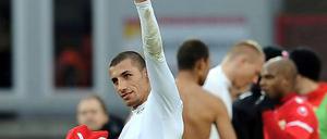 Unions Publikumsliebling und Neu-Frankfurter Karim Benyamina wird von den Fans gefeiert.