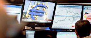Euro-Krise auf allen Kanälen - Händler an der Börse.