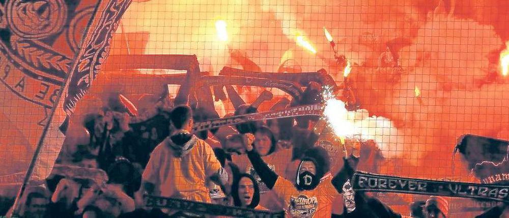 Beim DFB-Pokalspiel in Dortmund sorgten Dynamo-Anhänger für Zünd- und Gesprächsstoff.
