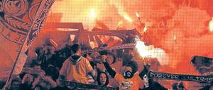 Beim DFB-Pokalspiel in Dortmund sorgten Dynamo-Anhänger für Zünd- und Gesprächsstoff.