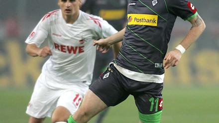 Zu diesem Zeitpunkt wirkte die Schmerztablette bei Marco Reus (l.) schon. Den Zehenbruch hatte sich der Gladbacher schon zu Beginn des Spiels zugezogen.