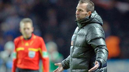 Herthas Trainer Markus Babbel schweigt weiter über seine Zukunft in Berlin.