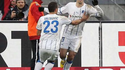 TSG-Stürmer Vedad Ibisevic (r.) erledigte den Club im Alleingang.