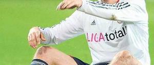 Zum wegwerfen. Thomas Müller und Bayern München hatten wenig Spaß beim Auswärtsspiel in Mainz. Foto: dapd