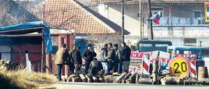 Zusammenstoß. Im Norden des Kosovo eskalieren Auseinandersetzungen zwischen Serben und Soldaten der Friedenstruppe Kfor. In der Nähe des Dorfes Zupce errichteten Serben Straßensperren.