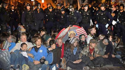 Aktivisten in Los Angeles nach der Räumung des Occupy-Camps.