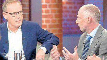 Überdruss? Reinhold Beckmann (li.) am Donnerstag im Talk zum Thema Krankenhaushygiene. Der Talker hat auf neuem Sendeplatz ein Drittel seines Publikums verloren. Foto: NDR