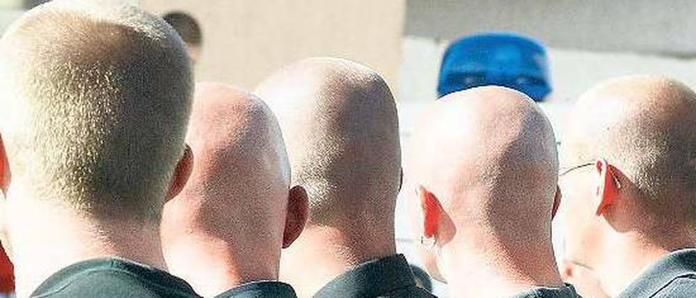 Kahlschlag. Die NPD einfach verbieten – das klingt zwar leicht, ist aber kompliziert. Für und Wider eines neuen Verfahrens sollen nun genau geprüft werden. 
