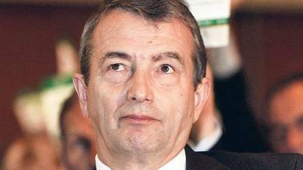 Am Zug. DFB-Generalsekretär Wolfgang Niersbach bleibt als Favorit übrig. Foto: dpa