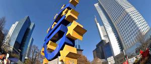 Mit der EZB verfügt die Eurozone über eine unabhängige und mächtige Notenbank. Das allein reicht jedoch nicht aus, meint Armin Steinbach.
