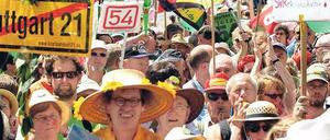 Wut auf einen Bahnhof. Der Streit um Stuttgart 21 hat mit dafür gesorgt, dass Baden-Württemberg jetzt von einer grün-roten Koalition regiert wird.