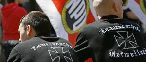 71 Prozent der Deutschen wollen laut der Studie des Mill-Instituts rechtsradikale Parteien verbieten, 43 Prozent sind es bei linksradikalen.