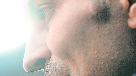 Was geht in seinem Kopf vor? Trainer Markus Babbel lässt bei Hertha Fans und Verantwortliche weiterhin im Unklaren darüber, ob er in Berlin bleiben will. Foto: dapd