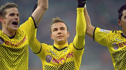 Mario Götze (m.) erzielte den entscheidenden Treffer zum 1:0 für den BVB beim Rekordmeister aus München.