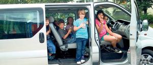 Mobil. Der Verein Straßenkinder unternimmt dank des neuen Fahrzeugs mit Kindern Ausflüge, Sozialarbeiter können die Trebegänger auf der Straße besser versorgen. 