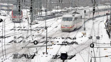 In Zukunft will die Deutsche Bahn besser auf Schnee und Eis vorbereitet sein, als in den vergangenen Jahren.