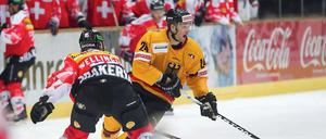 Eisbären-Stürmer André Rankel (r.) zeigte sich gegen die Schweiz treffsicher.