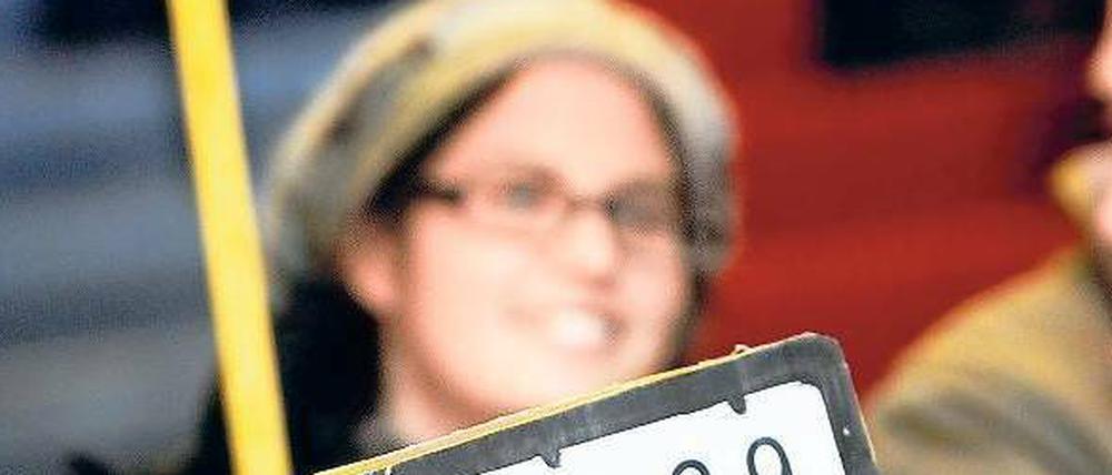 Anwohner des Neuköllner Weichselplatzes trugen am Dienstag ihren Protest gegen Mietsteigerung und Gentrifizierung ins Rote Rathaus.