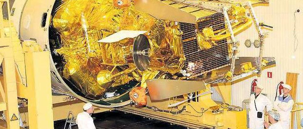 Die Sonde – bereits mit Isolierungen versehen – kurz vor dem Start. Bis Anfang Januar besteht theoretisch die Chance, „Phobos-Grunt“ wieder auf Kurs zu bringen. Die Chancen dafür sind aber gering.
