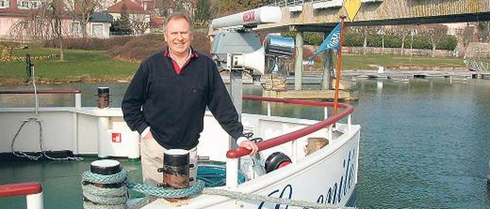 Eigner Georg Ebert hat sich sein Traumschiff selbst gebaut.