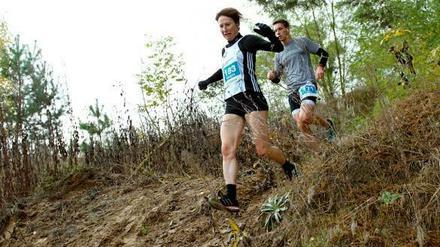 Beim Crosslauf, hier in der Döberitzer Heide, geht es über Stock und Stein, bergauf und bergab durch den Schlamm. 