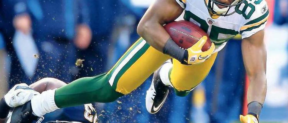 Her damit! Zu solchen Szenen könnte es auch zwischen den Fans der Packers (hier Passempfänger Greg Jennings) bei dem Verkauf der begehrten Aktien kommen. Foto: Reuters