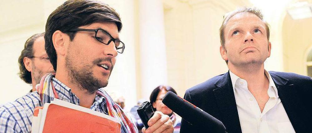 Keine Männerfreundschaft. Der grüne Parlamentarier Dirk Behrendt (links) und sein Fraktionschef Volker Ratzmann nach einer Krisensitzung im Abgeordnetenhaus.