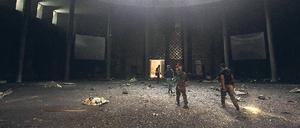 Machtvakuum. Anti-Gaddafi-Kämpfer in einem zerstörten Konferenzzentrum im libyschen Sirte. 