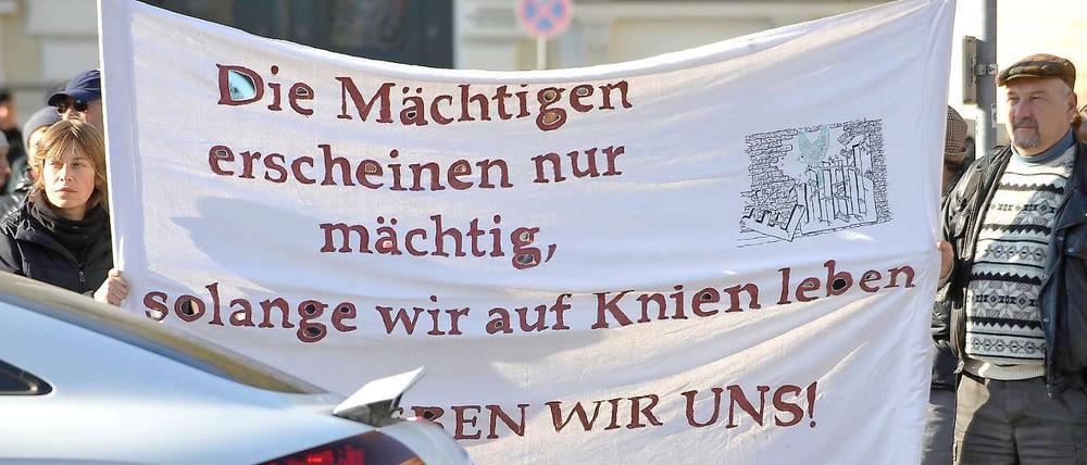 Der Unmut wächst: Teilnehmer an einer Demonstration der Organisation "Echte Demokratie jetzt!" in München. 