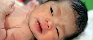 "Sie sieht so süß aus." Danica, der siebenmilliardste Erdenbürger ist da.