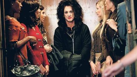 Die Haare immer schön - da wird so manche junge Dame neidisch: Sean Penn als Cheyenne.